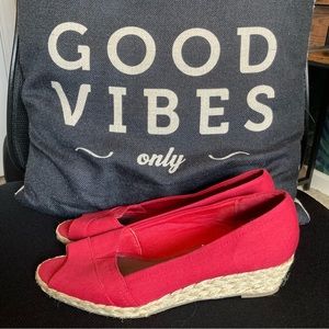 Life Stride soft system red canvas mini wedge